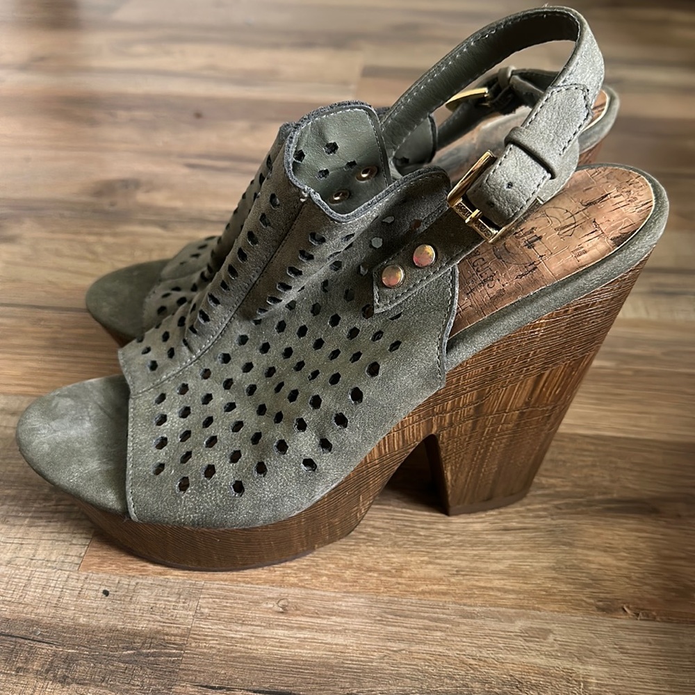 Guess wedge heels